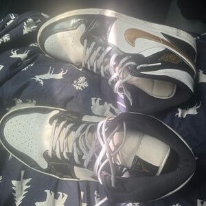 Jordan 1 Mid Patent Black White Gold